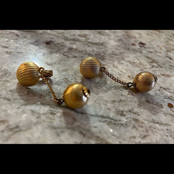 Vintage Monet drop earrings - Picture 1 of 3